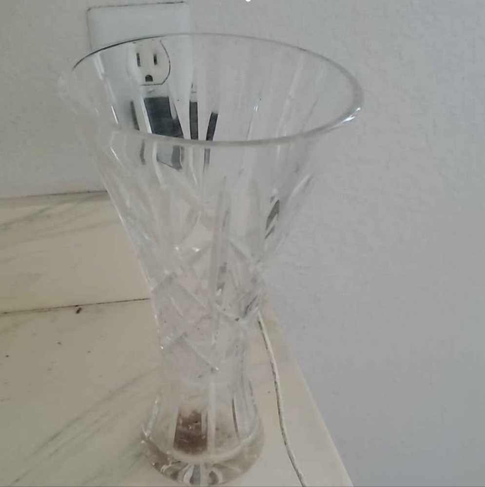 Elegant Clear Crystal Vase
